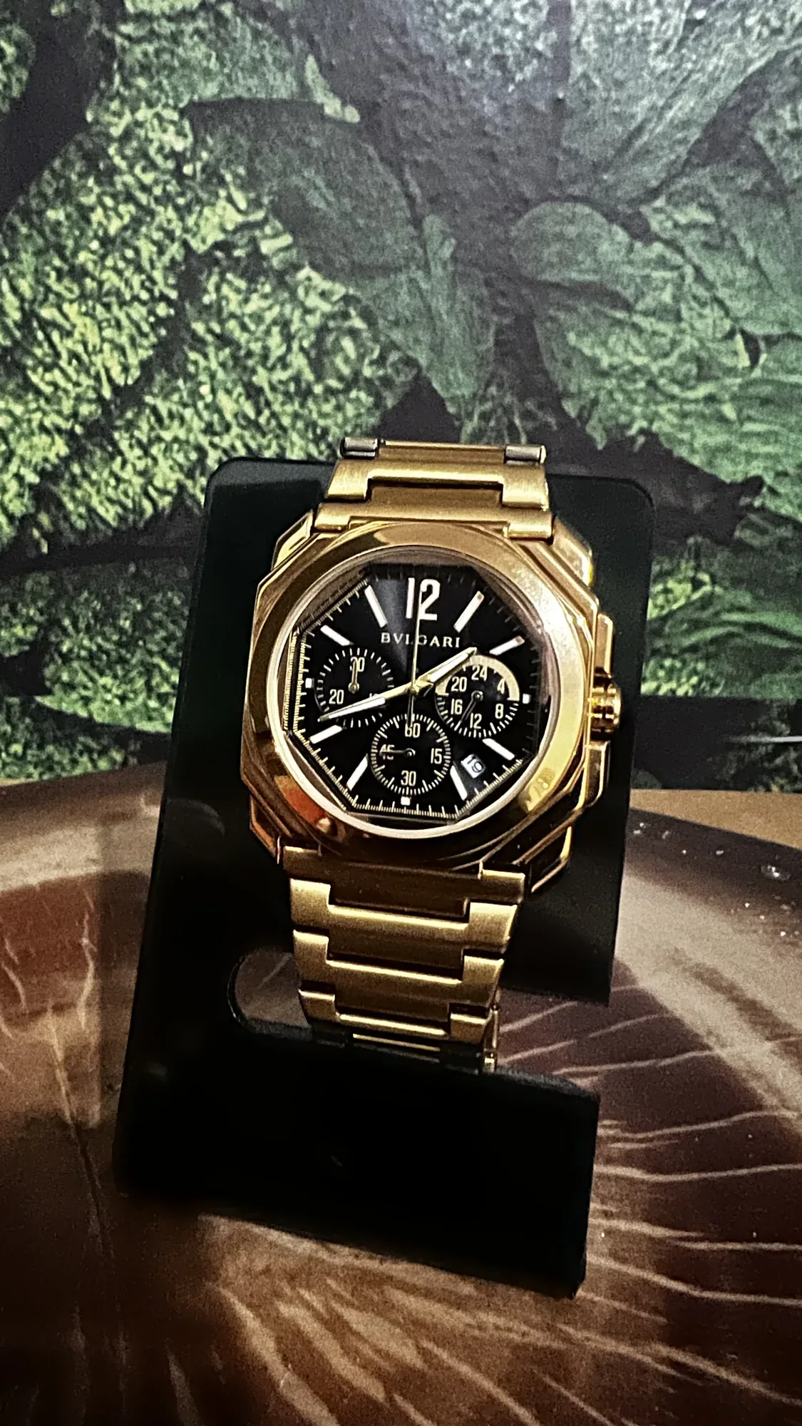 Relógio Bvlgari Dourado com Mostrador Escuro