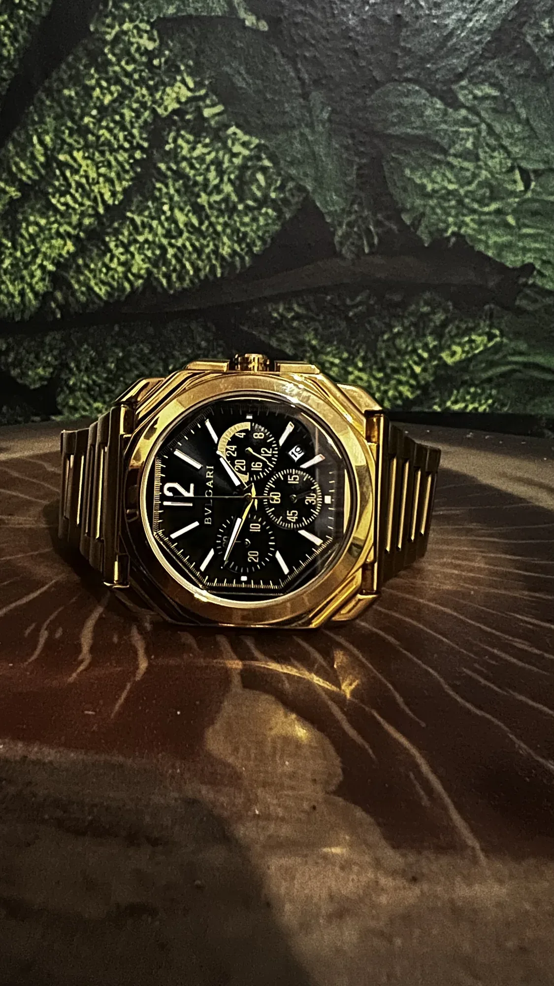 Relógio Bvlgari Dourado com Mostrador Escuro