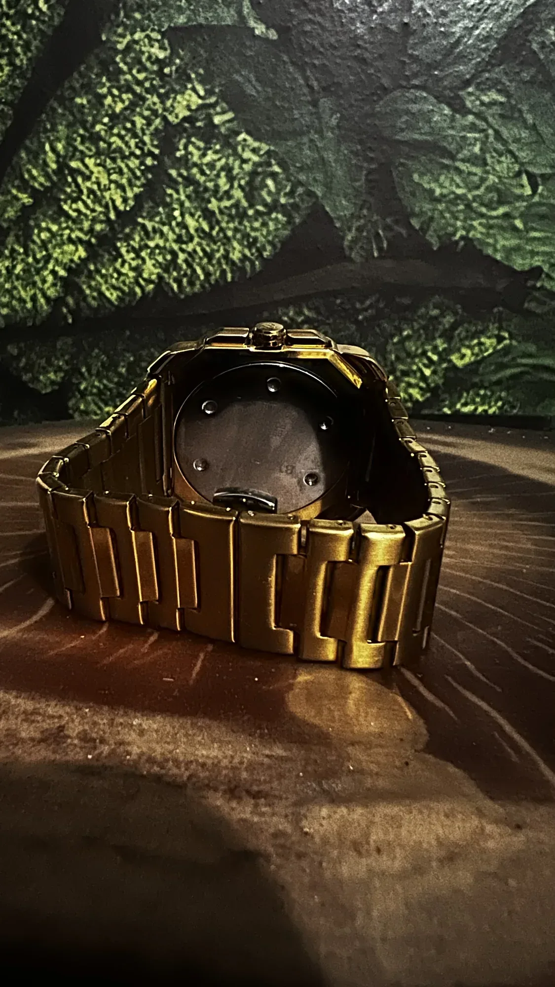Relógio Bvlgari Dourado com Mostrador Escuro