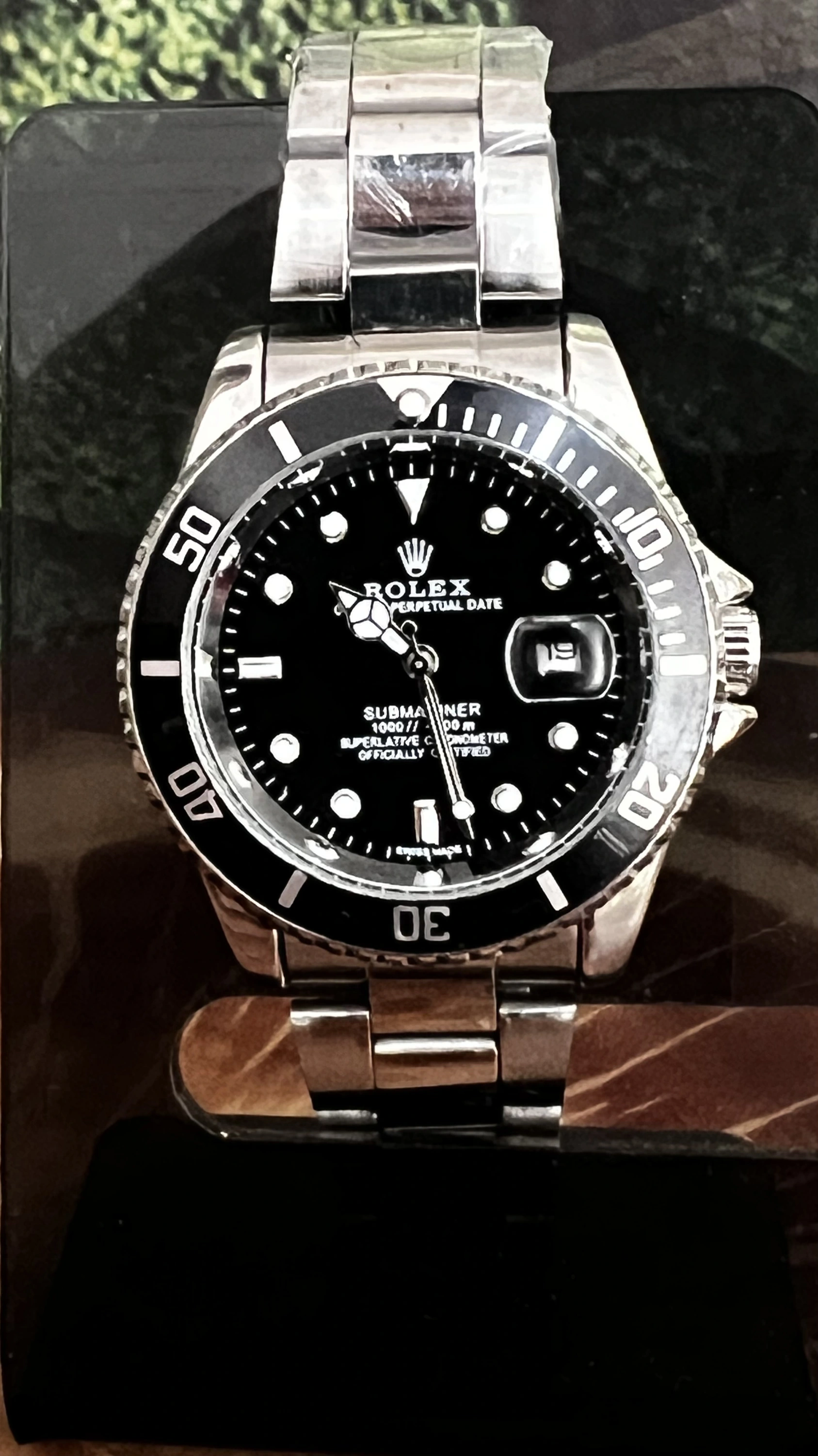 Relógio Rolex Submariner com Mostrador Escuro
