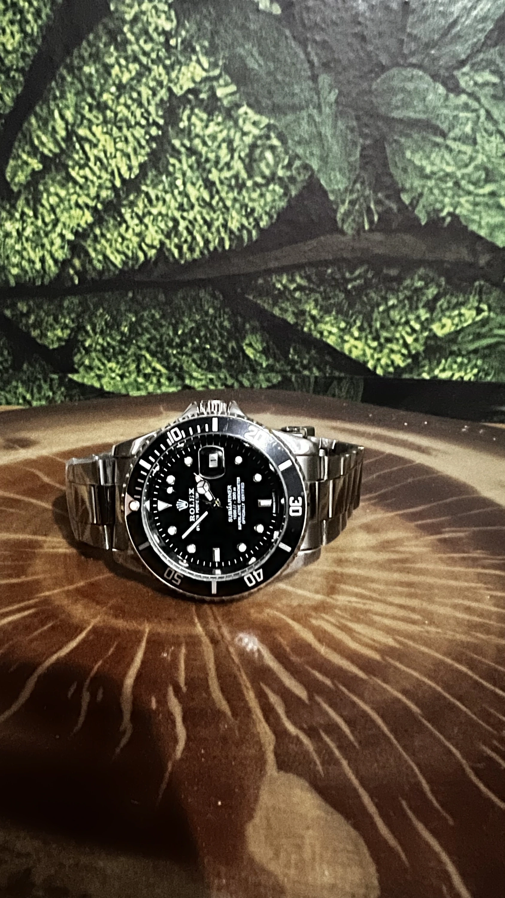 Relógio Rolex Submariner com Mostrador Escuro