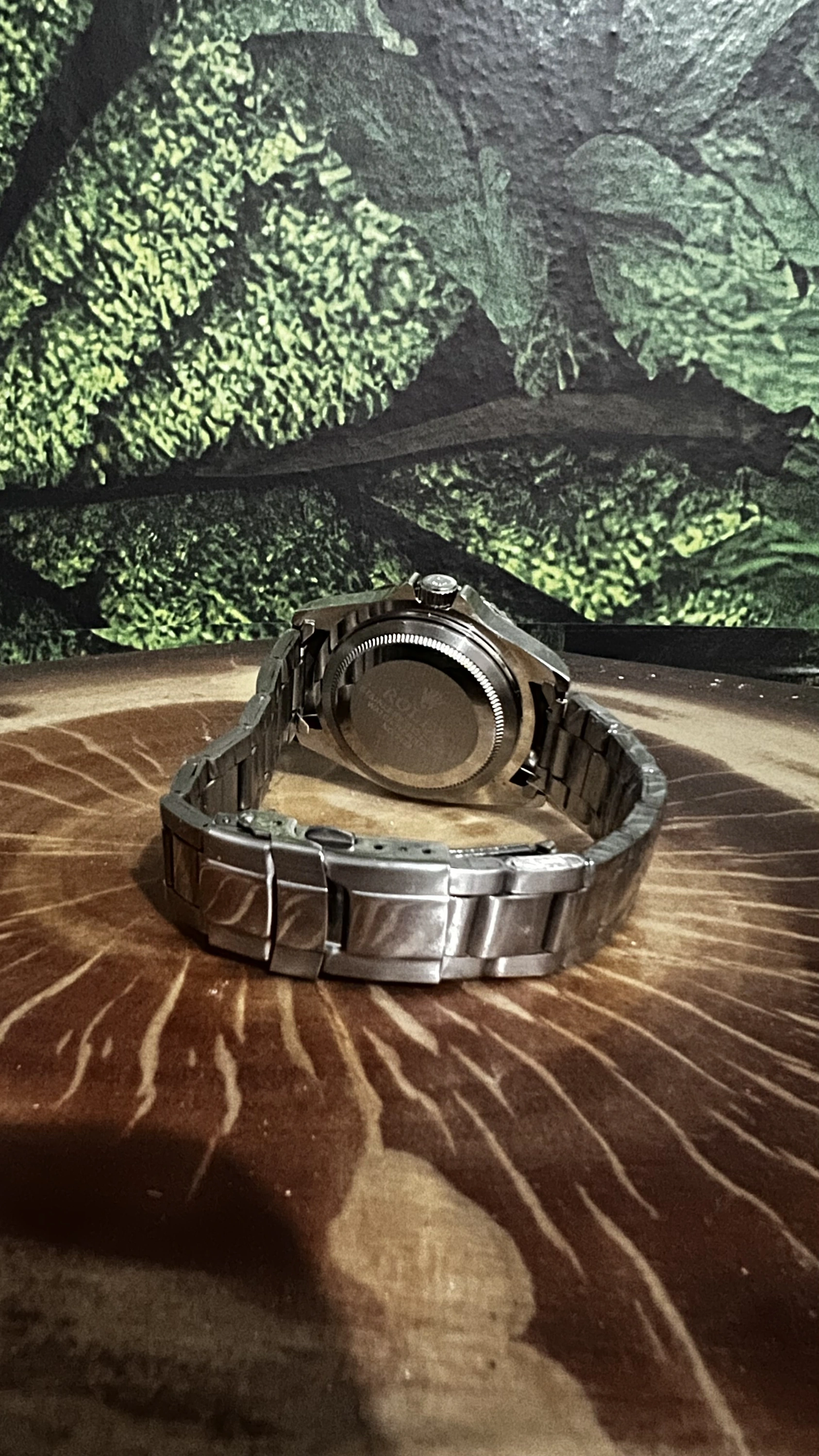 Relógio Rolex Submariner com Mostrador Escuro