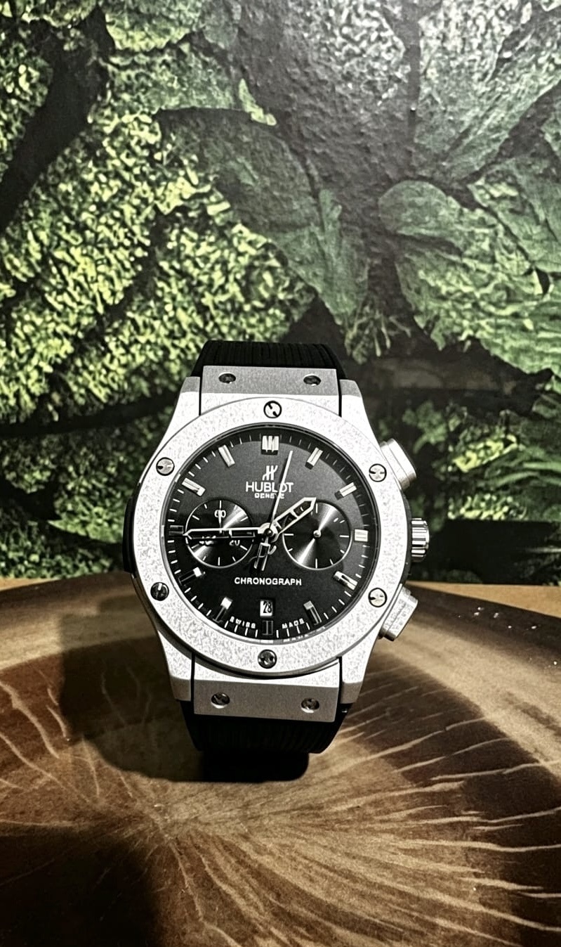 Relógio Hublot Masculino com Design Robusto e Subdials