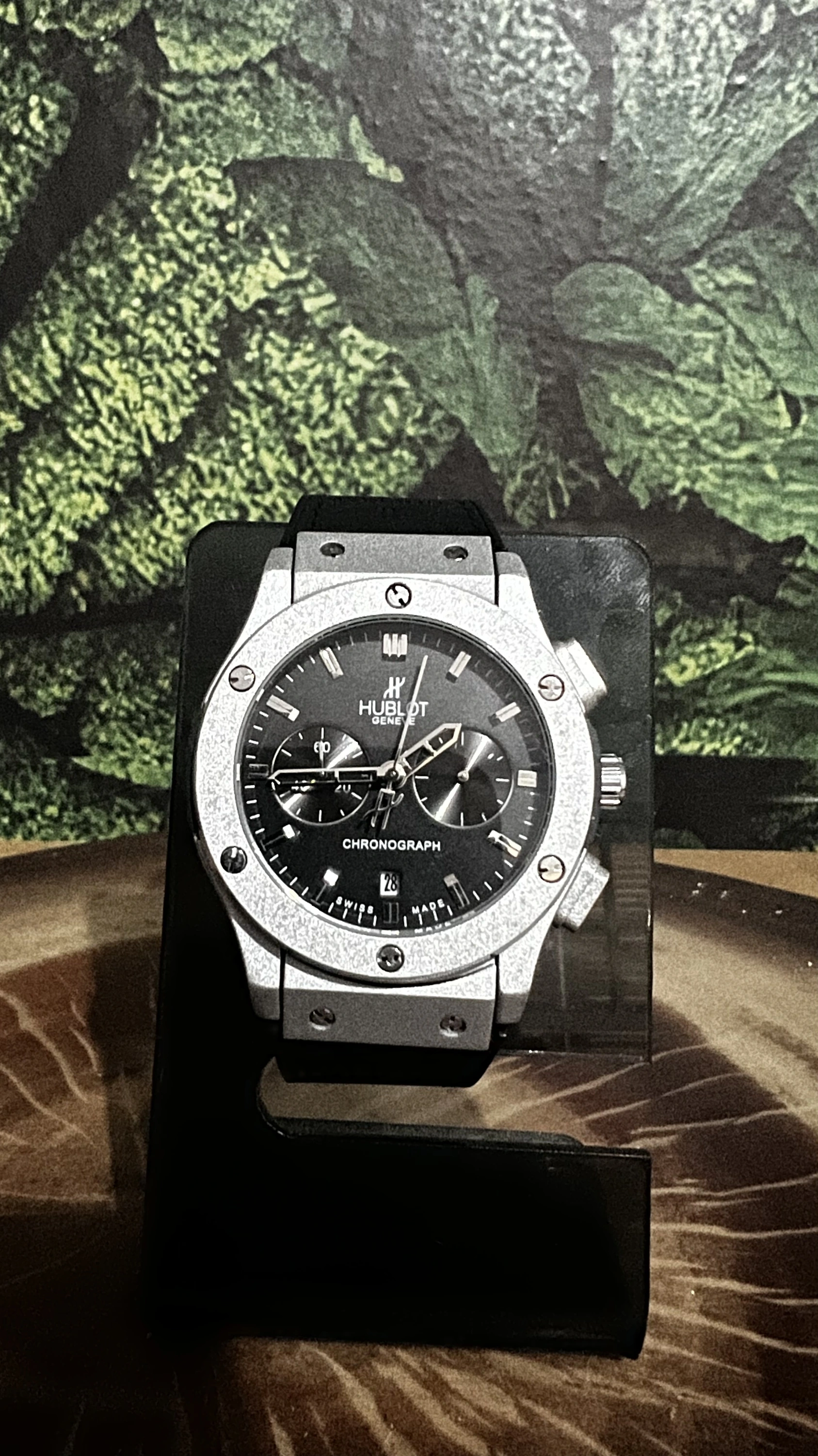Relógio Hublot Masculino com Design Robusto e Subdials